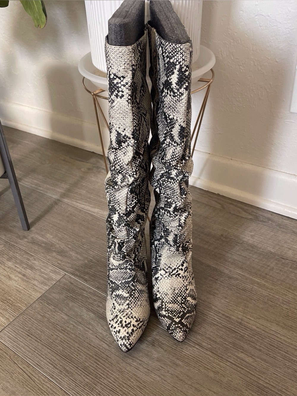 Snake-Print Knee-High Pointed Toe Women's Boots - Black & off White